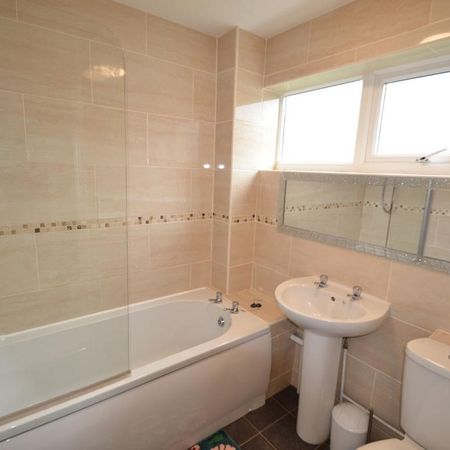 1 bedroom in a house share to rent - Photo 3