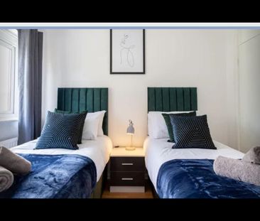 4 Bed Terraced House, Hillfoot Walk, M15 - Photo 2