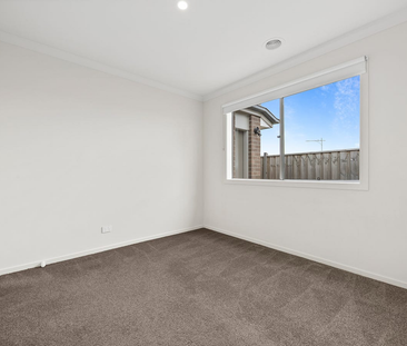 53 Sapling Boulevard, Tarneit VIC, Belconnen - Photo 2