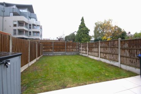 2 bedroom maisonette to rent - Photo 2