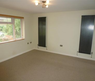 4 bedroom semi-detached house to rent - Photo 2