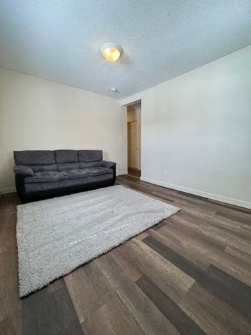 Renovated 2 Bedroom Suite in City Park - Photo 3