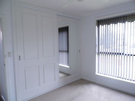 Refurbished two bedroom unit in quiet and convenient location - Photo 4