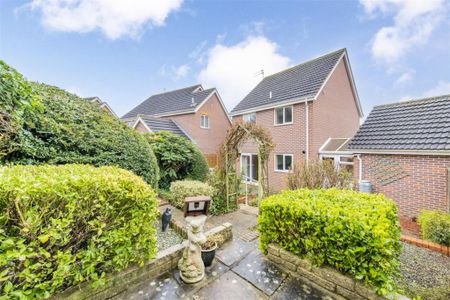 3 bed House - Detached To Let - Photo 4