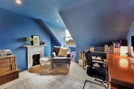 A beautifully presented five bedroom family home on a popular road in Wandsworth. - Photo 5