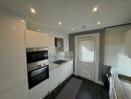 2 bedroom ground floor flat to rent - Photo 5