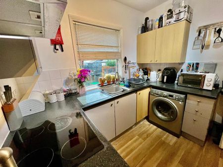 3 bedroom end of terrace house to rent - Photo 3