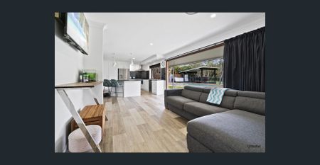 SHORT TERM LEASE - FULLY FURNISHED FOUR BEDROOM ACREAGE HOME - Photo 5