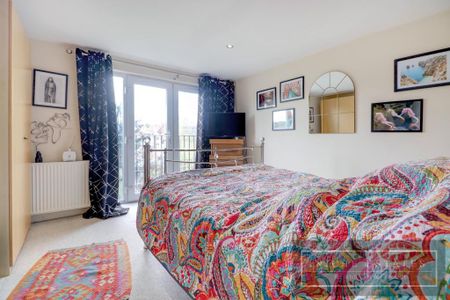 4 bedroom semi-detached house to rent - Photo 3