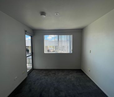 Modern Apartment in the Heart of Flat Bush - Photo 1