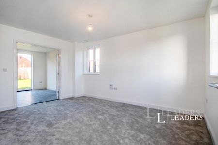 4 bedroom detached house to rent - Photo 2