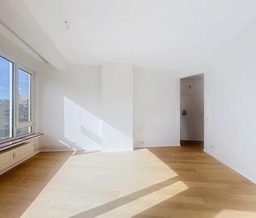 Flagey Square – Bright renovated 2-bedroom apartment - Foto 1