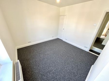 2 bedroom semi-detached house to rent - Photo 5