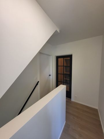 Te huur: Volledig gerenoveerde woning in Boezinge - Photo 4