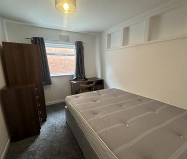 3 bedroom apartment to rent - Photo 4