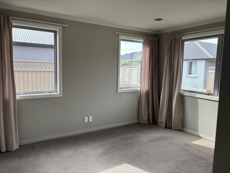 Cosy 3 bedroom available early December - Photo 2