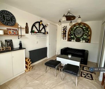 1 bedroom in a house share to rent - Photo 5