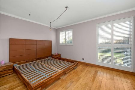 A charming two bedroom apartment with balcony in Ascot. - Photo 3