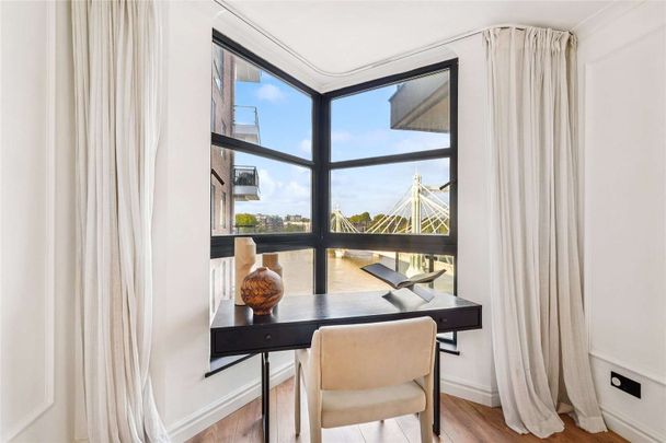 An immaculate two bedroom apartment in the prestigious Waterside Point building. - Photo 1