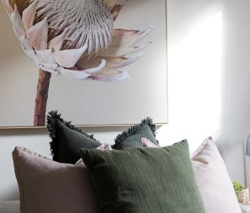 Charming and Convenient Two Bedroom Stone Cottage Close to the City - Photo 3