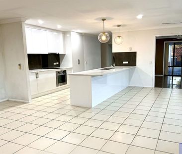 For Lease: Spacious Family Home in Sought-After Parkinson Location - Photo 4