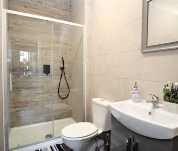 2 bedroom Flat To Let - Photo 5