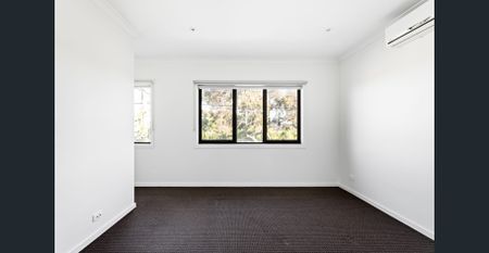 Everything so close - Photo 3