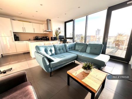 2 bedroom penthouse to rent - Photo 2