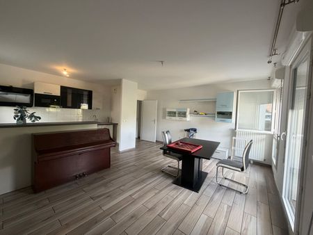 Location Appartement 4 pièces 83m² - Photo 2
