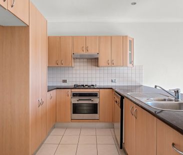 Apartment With Breath Taking Water Views! - Photo 5