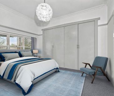 LARGE FAMILY HOME WITH IMMACULATE & SPACIOUS INTERIORS! - Photo 2