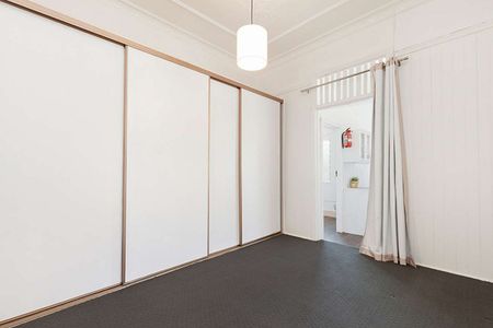 PET FRIENDLY ONE BEDROOM UNIT - Photo 5