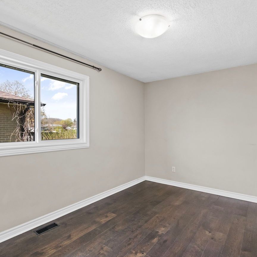 For Lease - 176 Longfield Road Unit# Upper, Halton Hills, Ontario - Photo 1