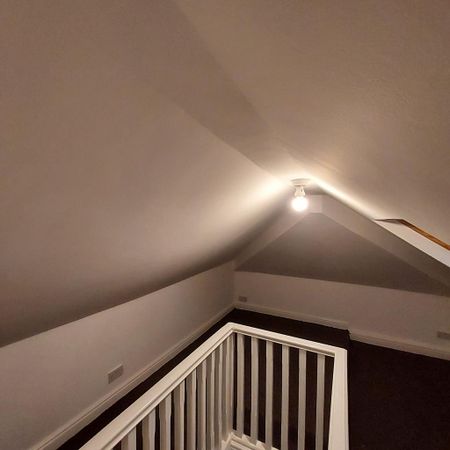 4 bedroom semi-detached house to rent - Photo 2