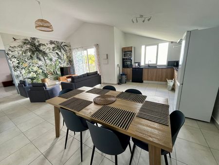 A LOUER - APPARTEMENT F4 MEUBLÉ D'ENVIRON 89,56 m² - LE TAMPON - LOYER 1 299,00 € + CHARGES MENSUELLES 30,00 € - Photo 5