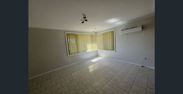 MODERN LOOKING 3 BEDROOM HOME IN FAIRFIELD WEST - Photo 1