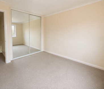 Ferrier Close, Rainham - Photo 3