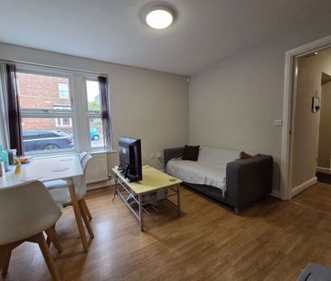 Flat 1a, 1 Broomgrove Crescent, Broomhill, S10 2LQ - Photo 4