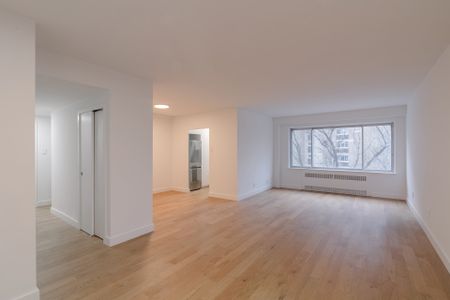 Condo for rent, Montréal (Ville-Marie) - Photo 2