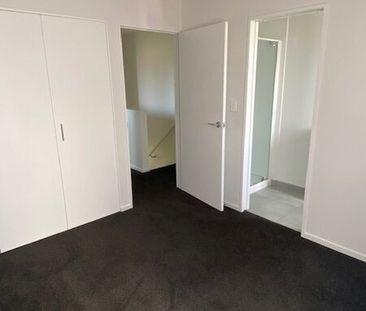 WALTHAM – 2 BED/2 BATH MODERN APARTMENT - Photo 3