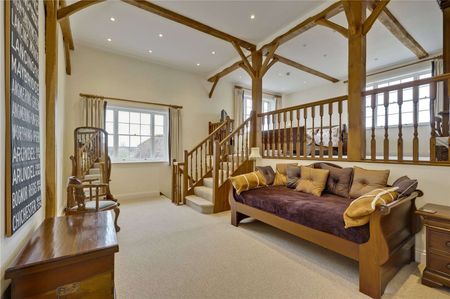 SHORT LET - A stunning country retreat on the Surrey Hampshire border - Photo 2