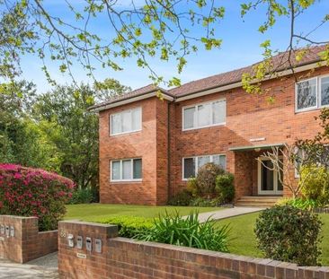 Bright & Spacious Two-Bedroom Apartment in Prime Location - Photo 1