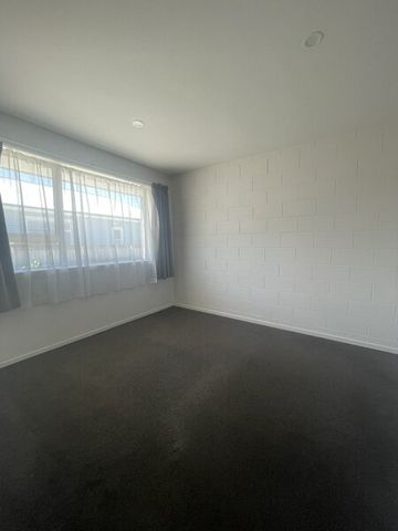 Lovely 2 bedroom unit in Sydenham! - Photo 2