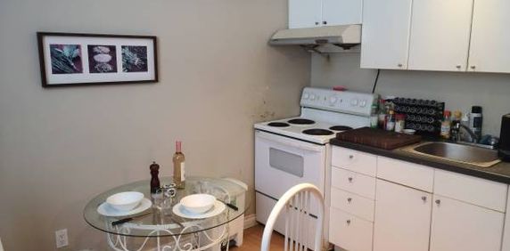 One bedroom for rent at Markham, It is available 28 Feb. - Photo 2