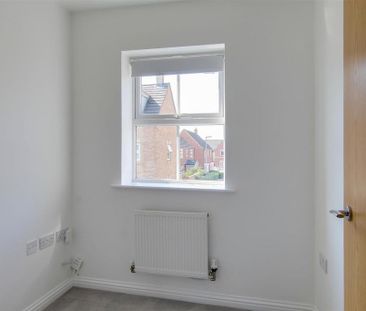 4 bedroom end of terrace house to rent - Photo 5