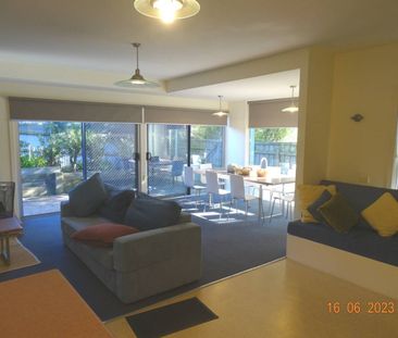 Townhouse To Rent - Photo 3