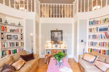Prestigious apartment with frescoed living room - Photo 4