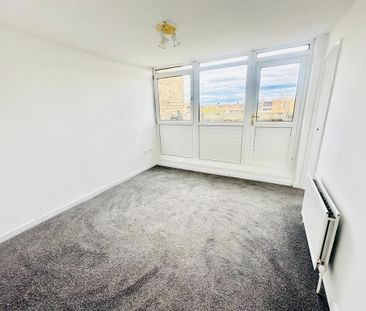 3 bedroom flat to rent - Photo 2