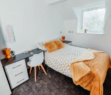 3 Bedroom Apartment - Photo 2