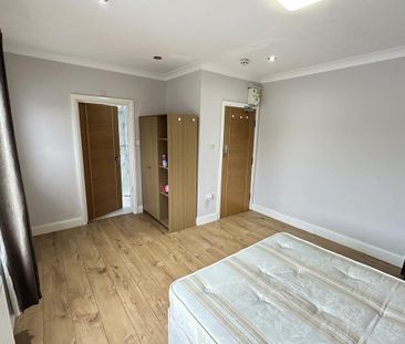 1 bedroom in a house share to rent - Photo 4